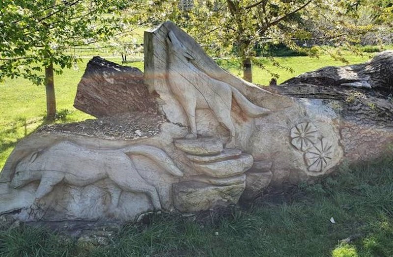 9. "Slučajno sam pronašla ovu predivnu skulpturu tijekom šetnje šumom."