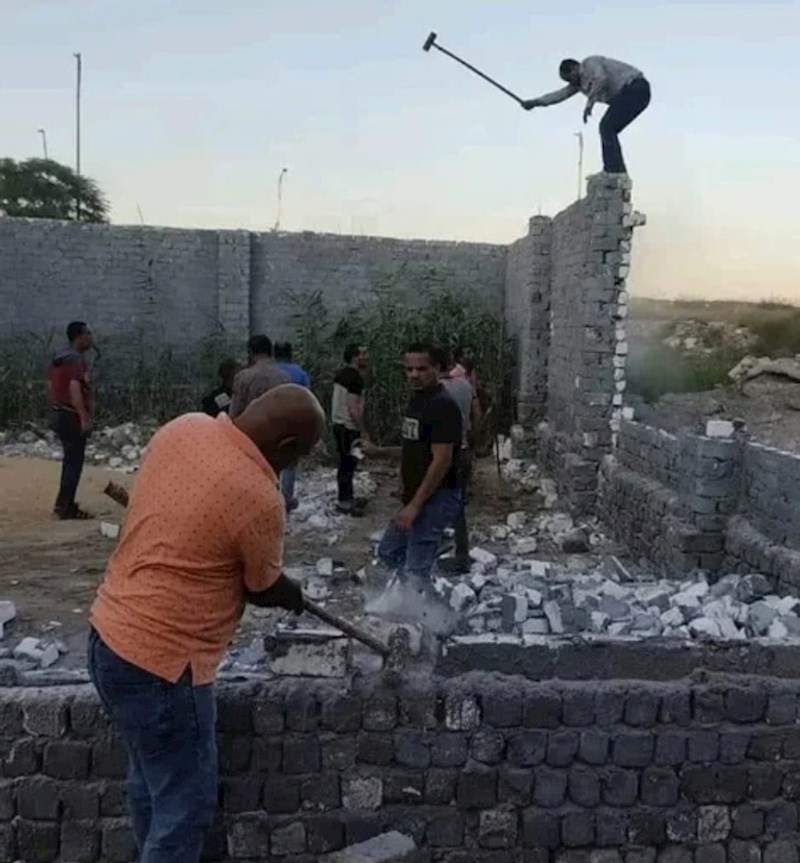 14. Što je ovom tipu s glavom?!🙄