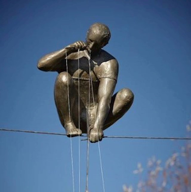 14. Brončana skulptura "Lutkar" umjetnika Jerzyja Kedziora. Kako mu je ovo uspjelo?😱