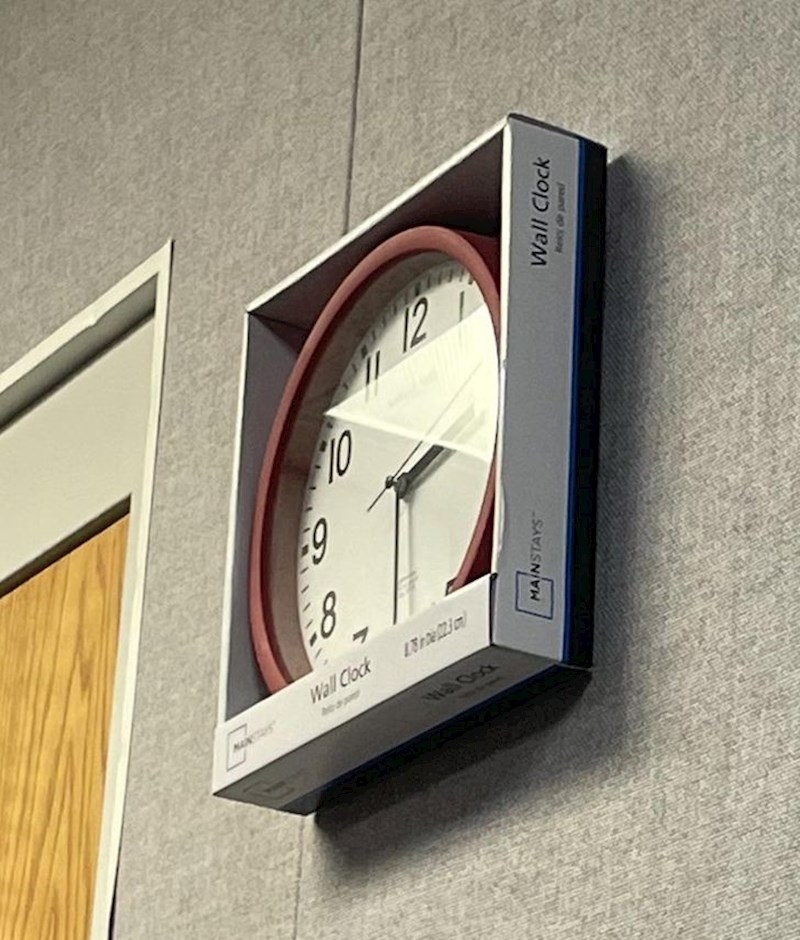 13. Sat koji se nitko nikad nije sjetio raspakirati prije montiranja