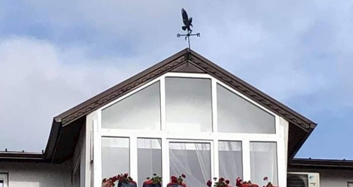 Fotka balkona ove kuće postala je viralni hit, a sve zbog ekstremno čudnih tegli za cvijeće