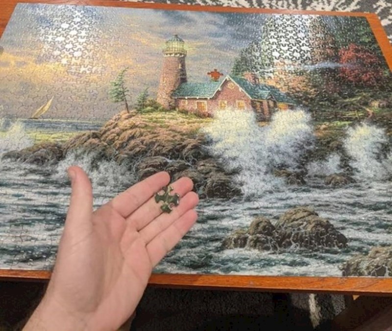 3. Ono kad složiš slagalicu i shvatiš da jedan komadić nedostaje,a jedan je duplič