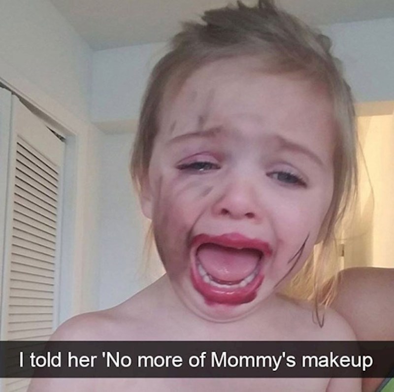 16. Mama joj je zabranila da dira njezinu šminku