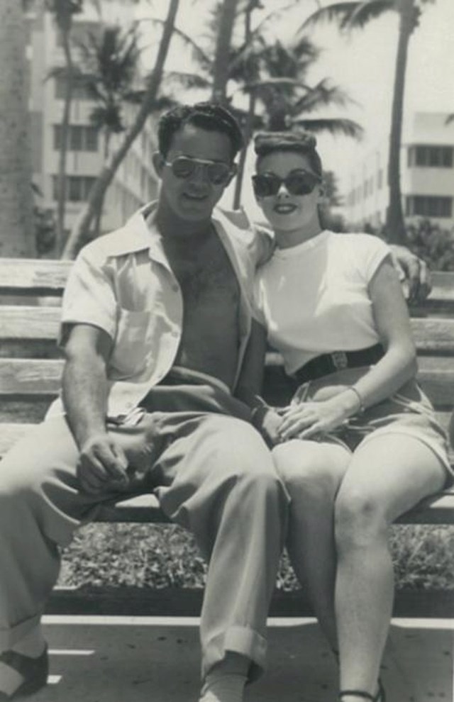 "Moji baka i djed na odmoru, 1945."