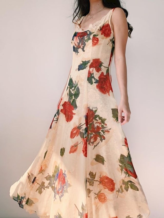 2. Prekrasna vintage haljina cvjetnog uzorka
