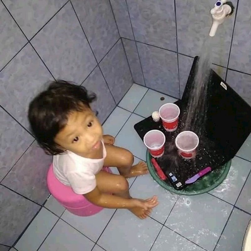 "Moja kćerka smatrala je da je laptop prljav i da ga treba oprati..."