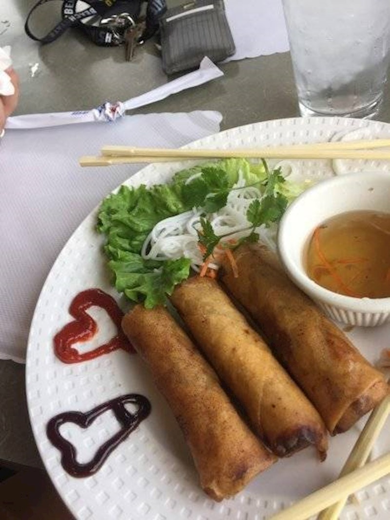 3. Žena mu je nacrtala srce na tanjur, a on je odgovorio ovime...