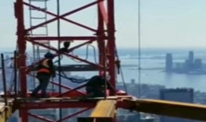 Snimka građevinskog radnika koji radi na neboderima u New Yorku ostavit će vas bez daha