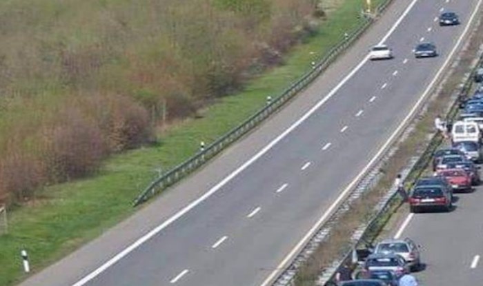 To se zove prometna kultura, nećete vjerovati što u Njemačkoj vozači rade za vrijeme zastoja