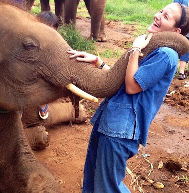 13. Cijeli život obožava slonove. Ovo je njezina reakcija kad ih je napokon vidjela uživo.