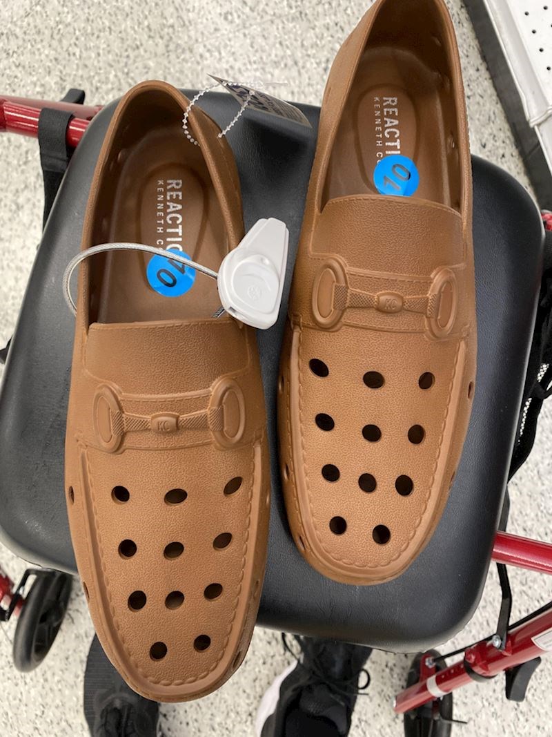 14. Cipele za muškarce koji nakon posla vole skoknuti do bazena