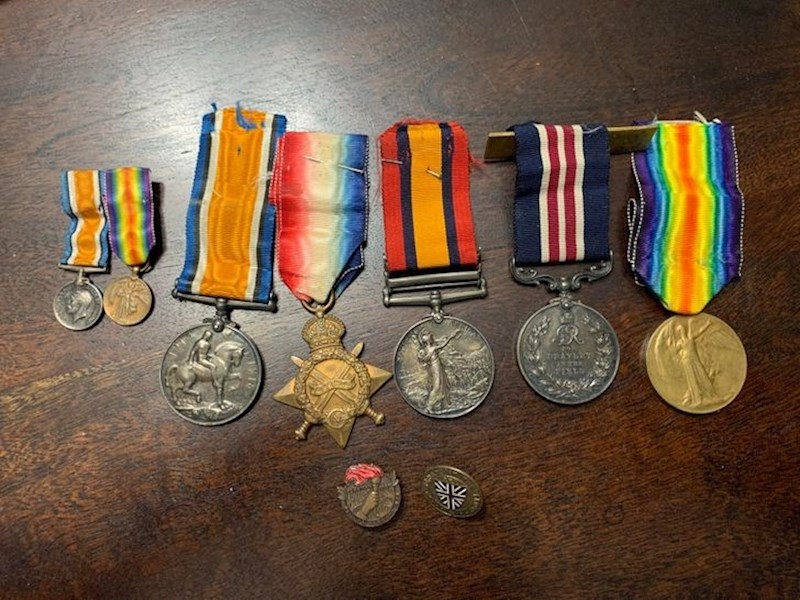 15. Naslijedio sam djedove odličja.