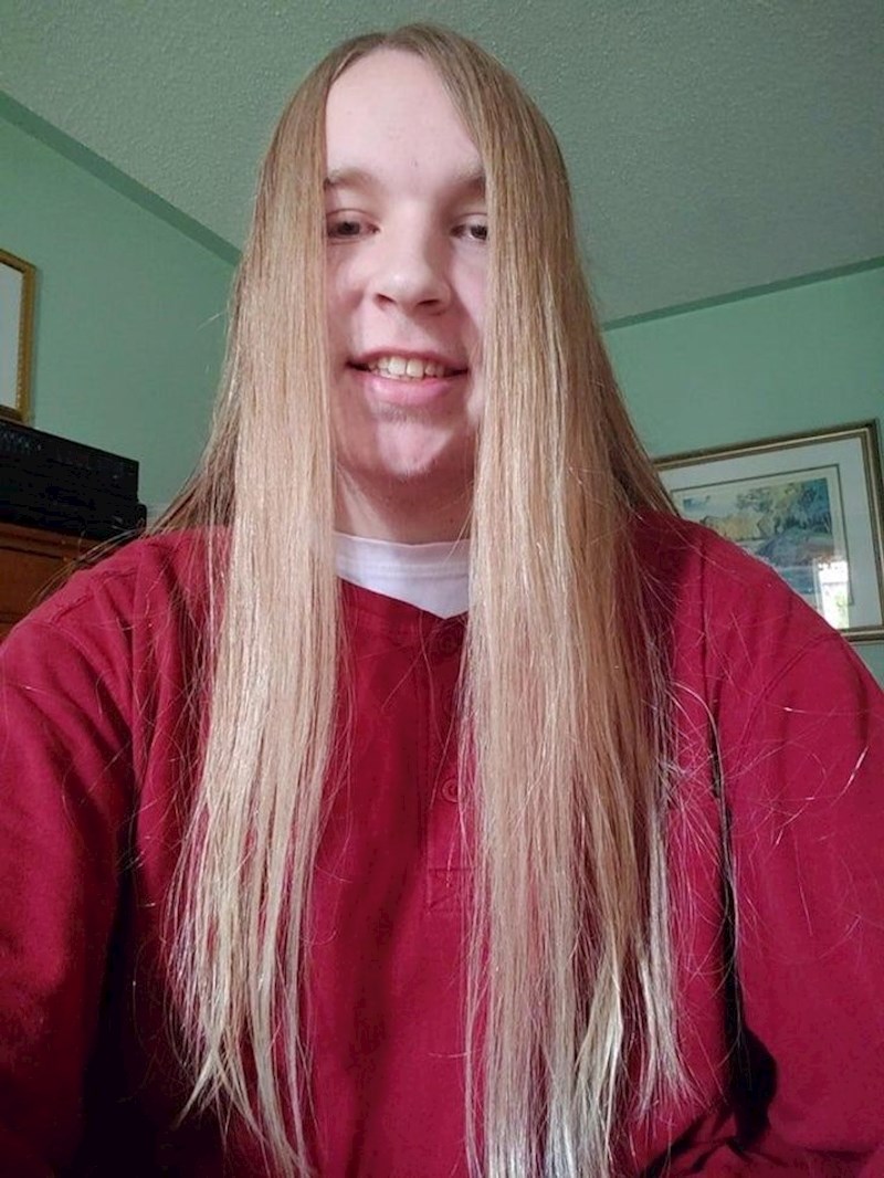 "Sramežljiv sam, ali htio sam podijeliti s vama napredak u rastu svoje kose."