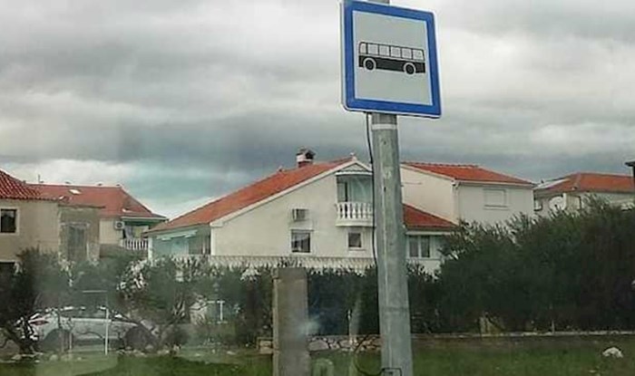 Detalj s autobusne stanice u Tribunju skroz će vas zbuniti, za ovo je teško pronaći objašnjenje