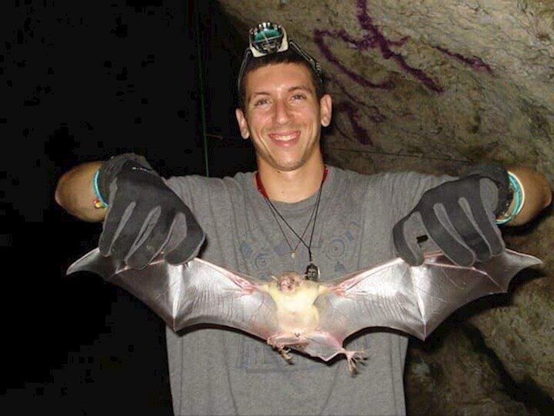 12. Sandler lovac na egzotične životinje