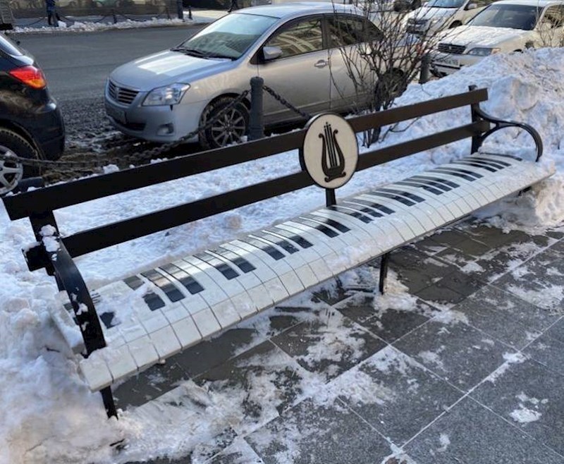 12. Klupica s klavijaturama