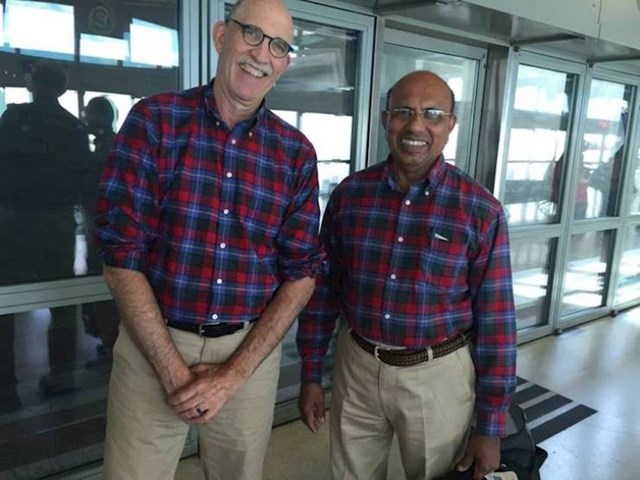 11. "Moj tata je na aerodromu pronašao lika koji ima istu košulju kao on."