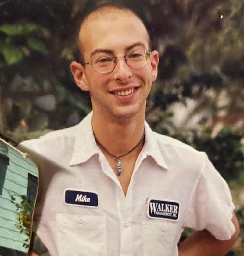 7. Počeo je gubiti kosu sa 17 godina