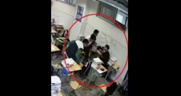 Hit snimka pokazuje trenutak potresa u jednoj školi, reakcija ovog učenika totalno će vas oduševiti