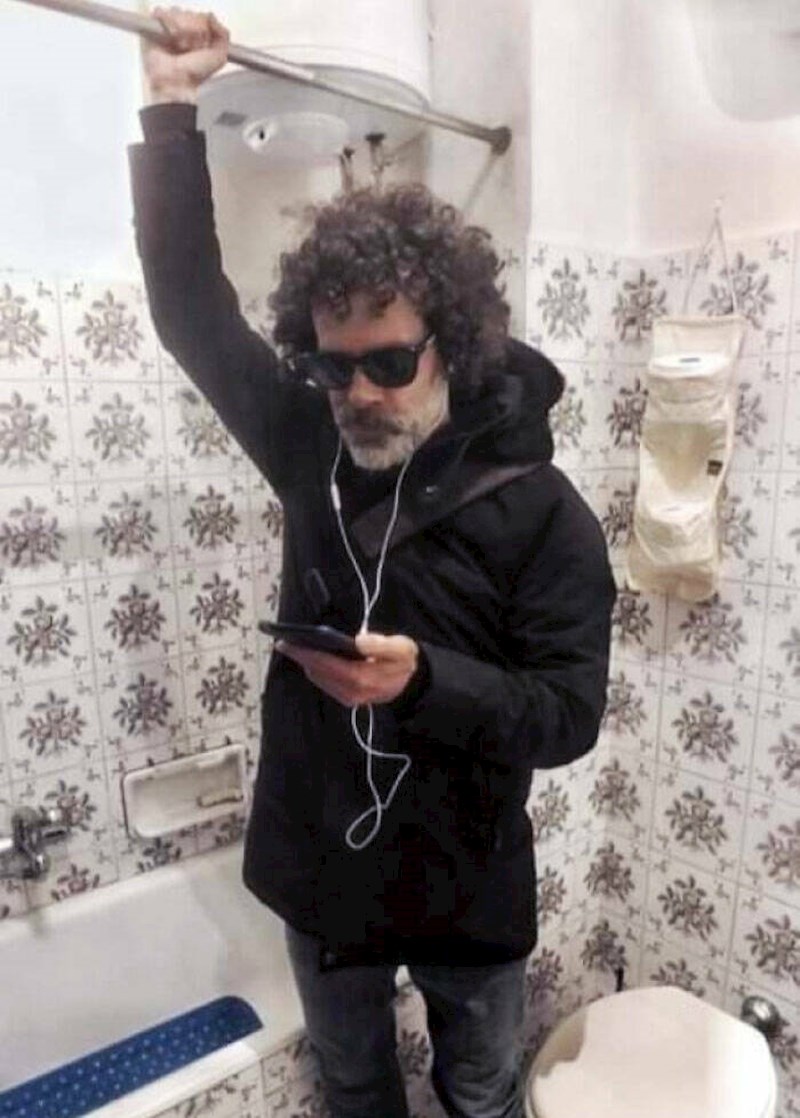 19. Poslušao je savjete stručnjaka - održava svoju staru dnevnu rutinu iako radi od doma.