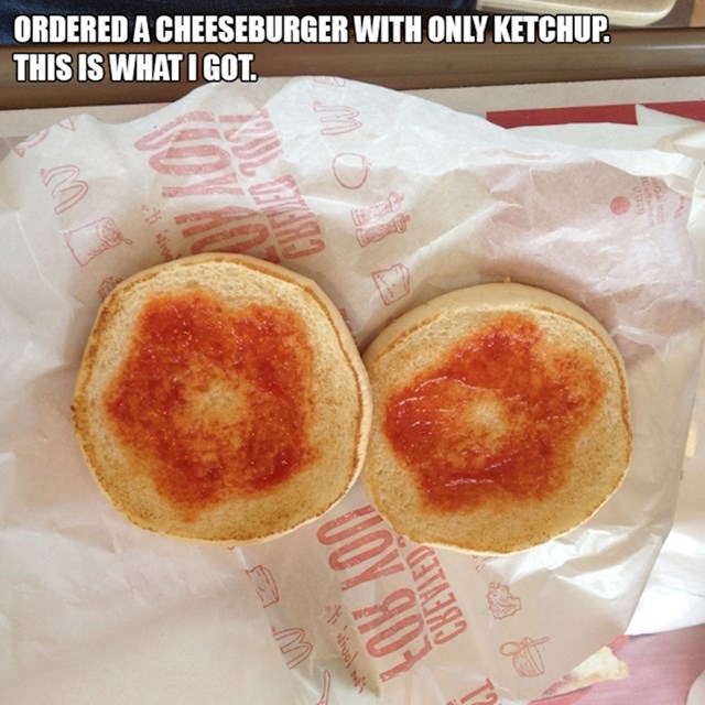 3. Naručila sam cheeseburger samo se kečapom i dobila ovo.