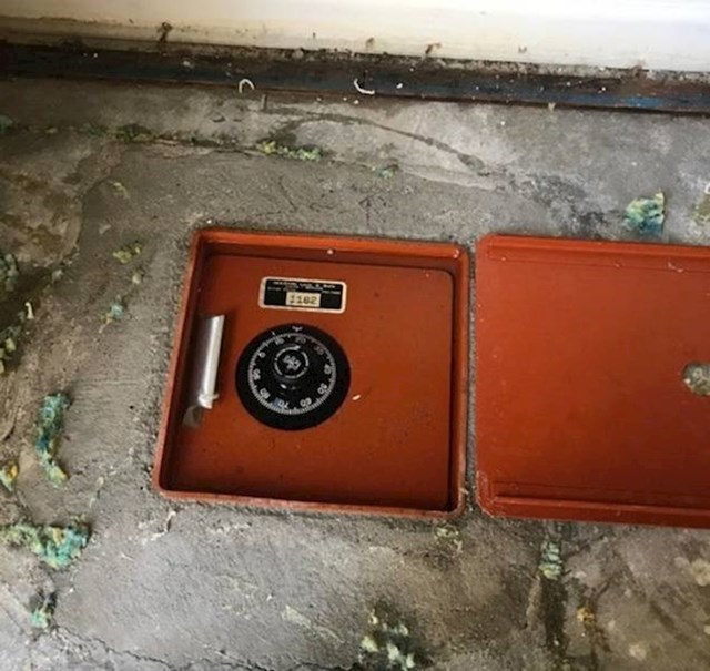 9. "Kuća nam je poplavila i slučajno smo pronašli sef u podu."