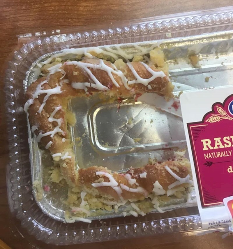 12. Netko je upropastio moj poklon kolegama...