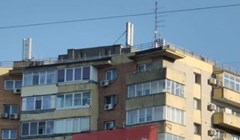 Fotka reklame na stambenoj zgradi u Rumunjskoj obišla je svijet, nećete vjerovati kad vidite ovo