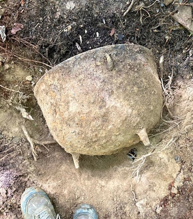 8. Netko je u šumi pronašao zakopan lonac