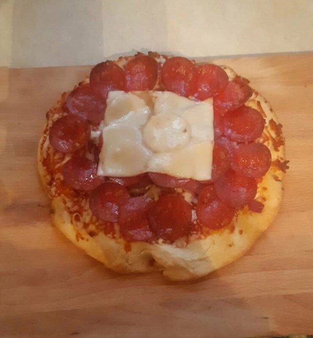 11. "Kakav sir je moj muž stavio na pizzu..."