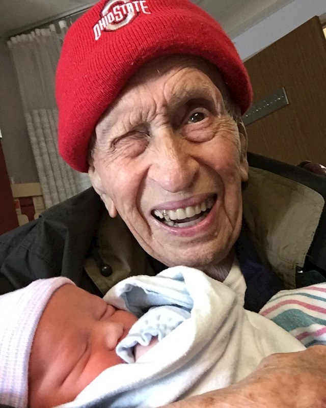 19. Moj novorođeni sin upoznao je moga djeda (101).