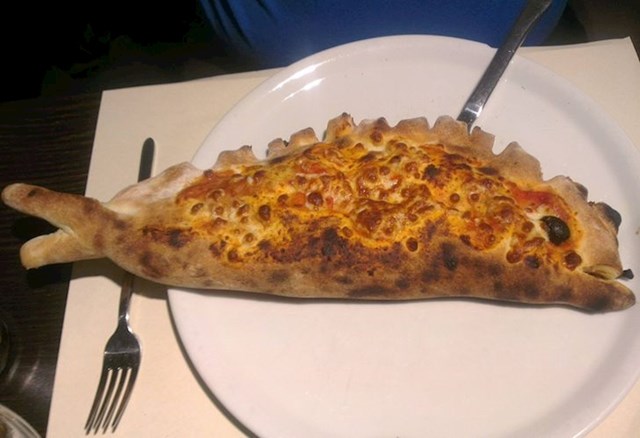 7. "Naručio sam preklopljenu pizzu, a ekipa u kuhinji odlučila je biti kreativna."
