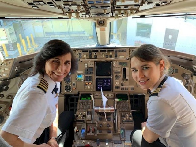 17. Majka i kćer pilotknje
