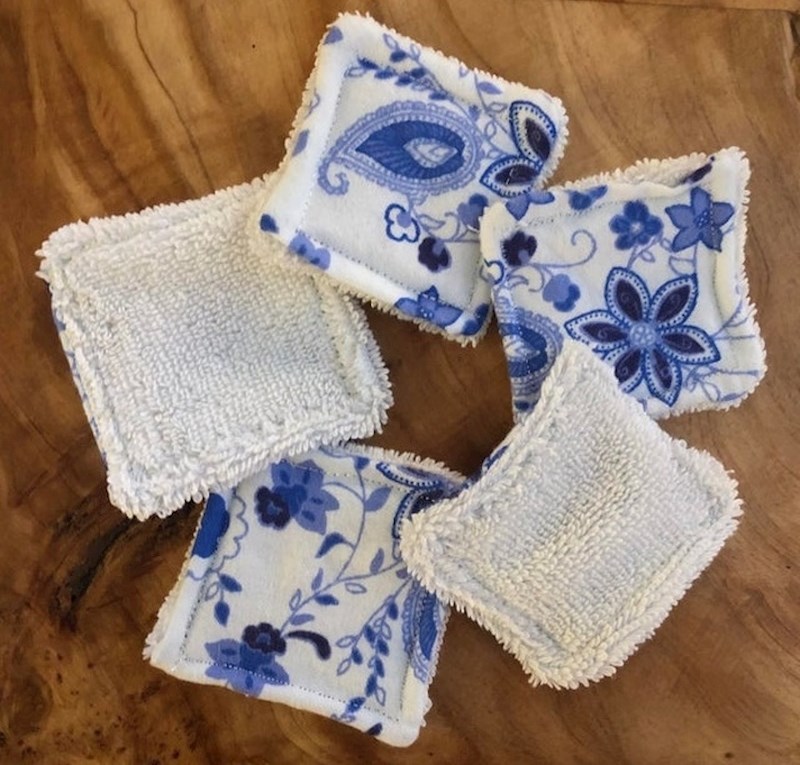 8. "Kupovala sam vatice za uklanjanje šminke svakih nekoliko tjedana ... Ali ne više. Pomoću ostataka tkanine, starog ručnika za ruke i nekoliko sati vremena, štedim novac i spašavam planetu! "