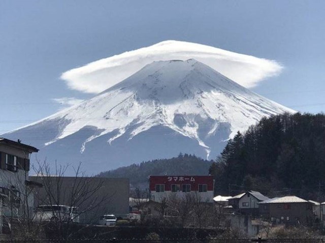 Priroda je planini Fuji podarila kapicu.