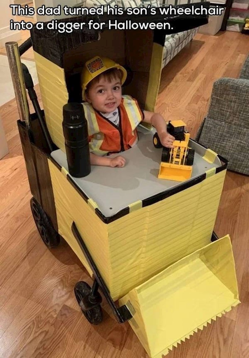 6. Tata je za Noć vještica pretvorio invalidska kolica svoga sina u bager