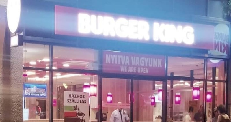 Netko je ispred poznatog fast food lanca u Mađarskoj snimio hit fotku, lajkalo ju je 10 tisuća ljudi