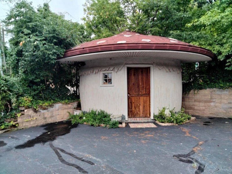 6. Netko je pronašao kućicu za štrumfove