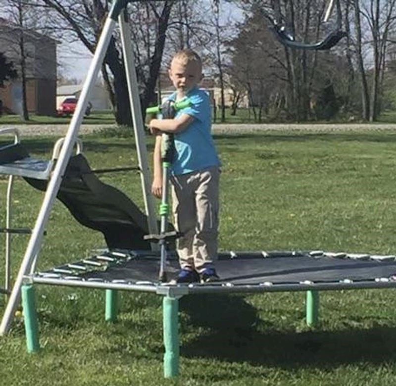 12. Otac mu je rekao da ne može. Odlučio je svejedno probati.