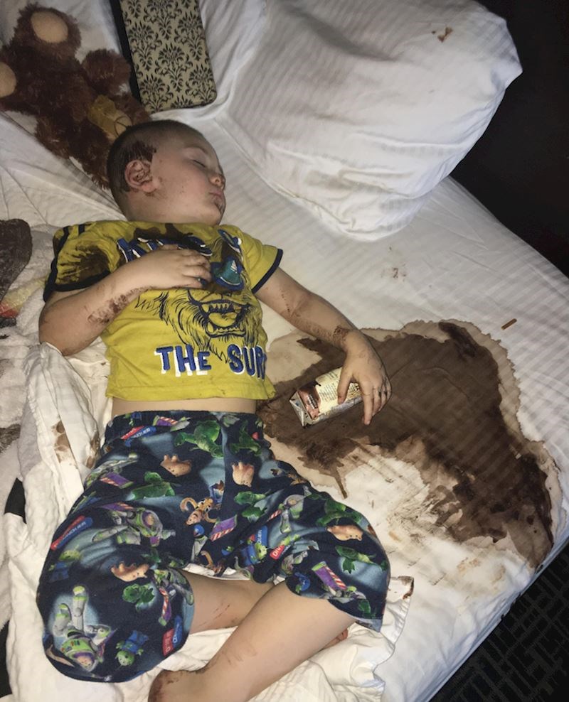 10. Mama mu brani da pije njezine proteinske shakeove. Uhvatila ga je na djelu...