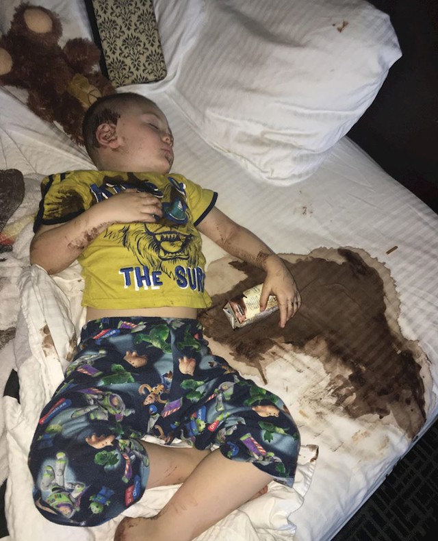 10. Mama mu brani da pije njezine proteinske shakeove. Uhvatila ga je na djelu...