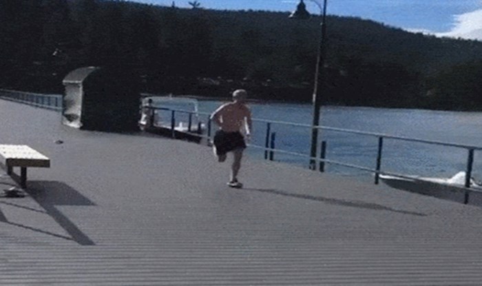 Odlučio je skočiti u vodu unatoč znaku zabrane, ali karma mu je momentalno vratila