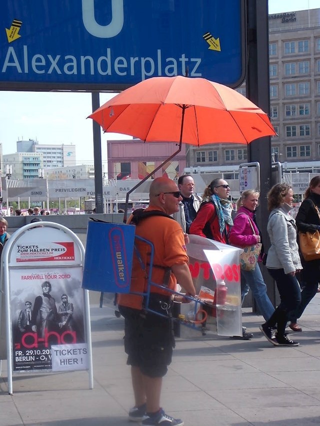 20. U Berlinu ne trebate tražiti hot dog - on će pronaći vas!