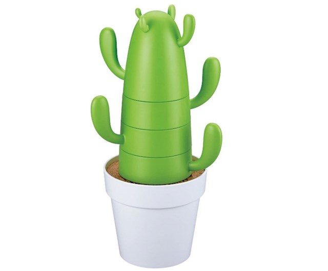6. Ovaj slatki kaktusić su zapravo naslagane plastične šalice