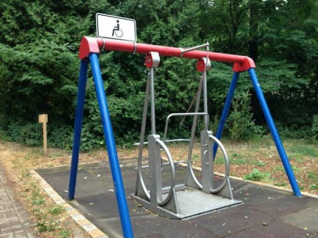 9. Ljuljačka za osobe s invaliditetom