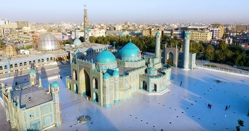 VIDEO Pogledajte kako izgleda prekrasna plava đžamija u Afganistanu oko koje lete bijeli golubovi