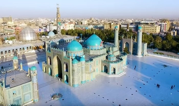 VIDEO Pogledajte kako izgleda prekrasna plava đžamija u Afganistanu oko koje lete bijeli golubovi