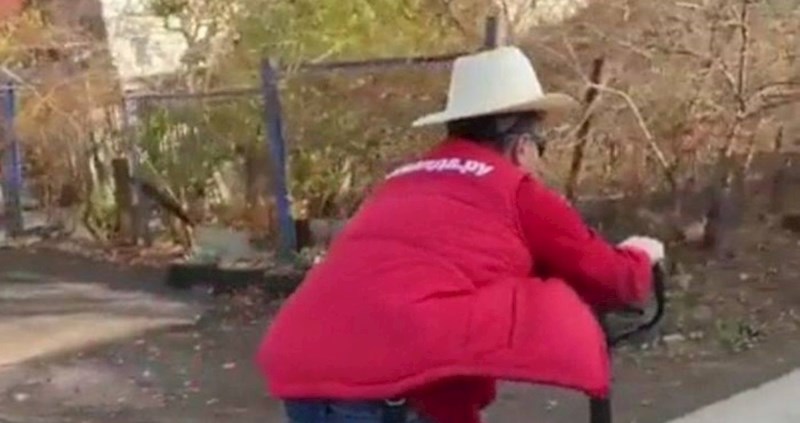 Provozao se u čudnom vozilu koje je sam konstruirao, ovo morate vidjeti