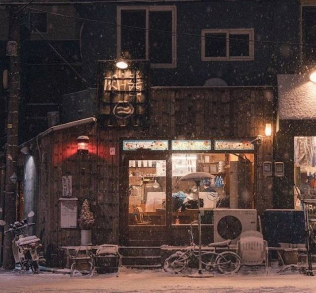 6. Pogled u jedan restorančić sa snjegom pokrivene ulice