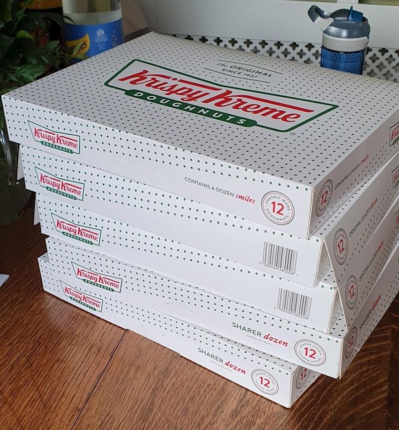 1. Kupila sam 60 krafni da proslavim rođendan s kolegama s posla, a onda me šefica obavijestila da radim od doma...